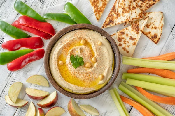 Wie stellt man selbstgemachten Hummus für ein orientalisches Mezze her?